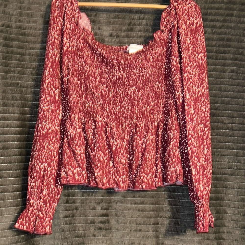 Red and white cropped shirt